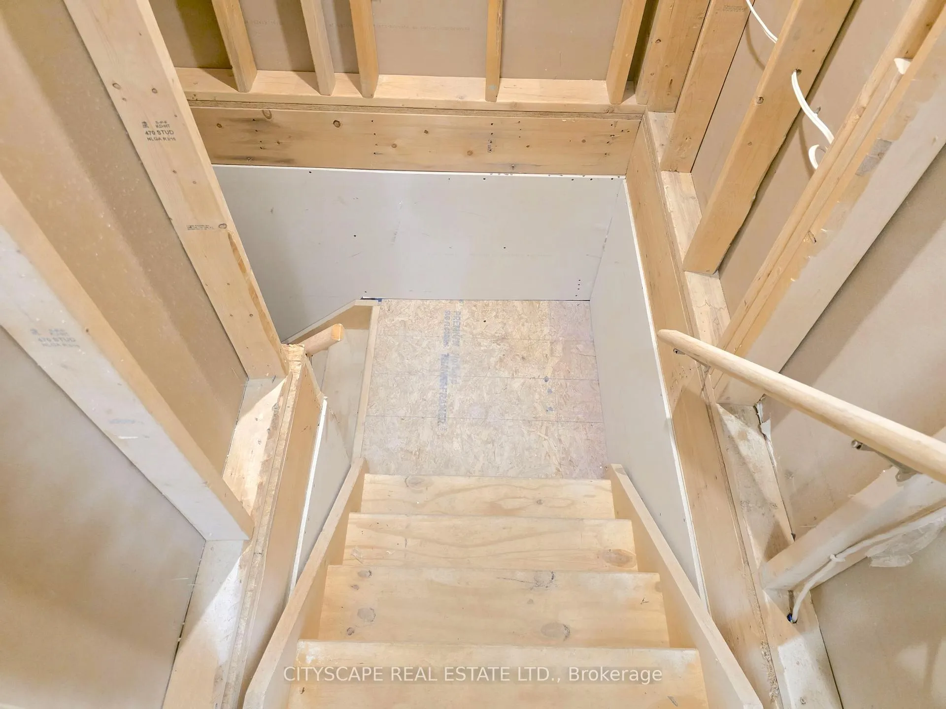 Photo 38 of 192 Findlay Drive, Collingwood — HOMEH
