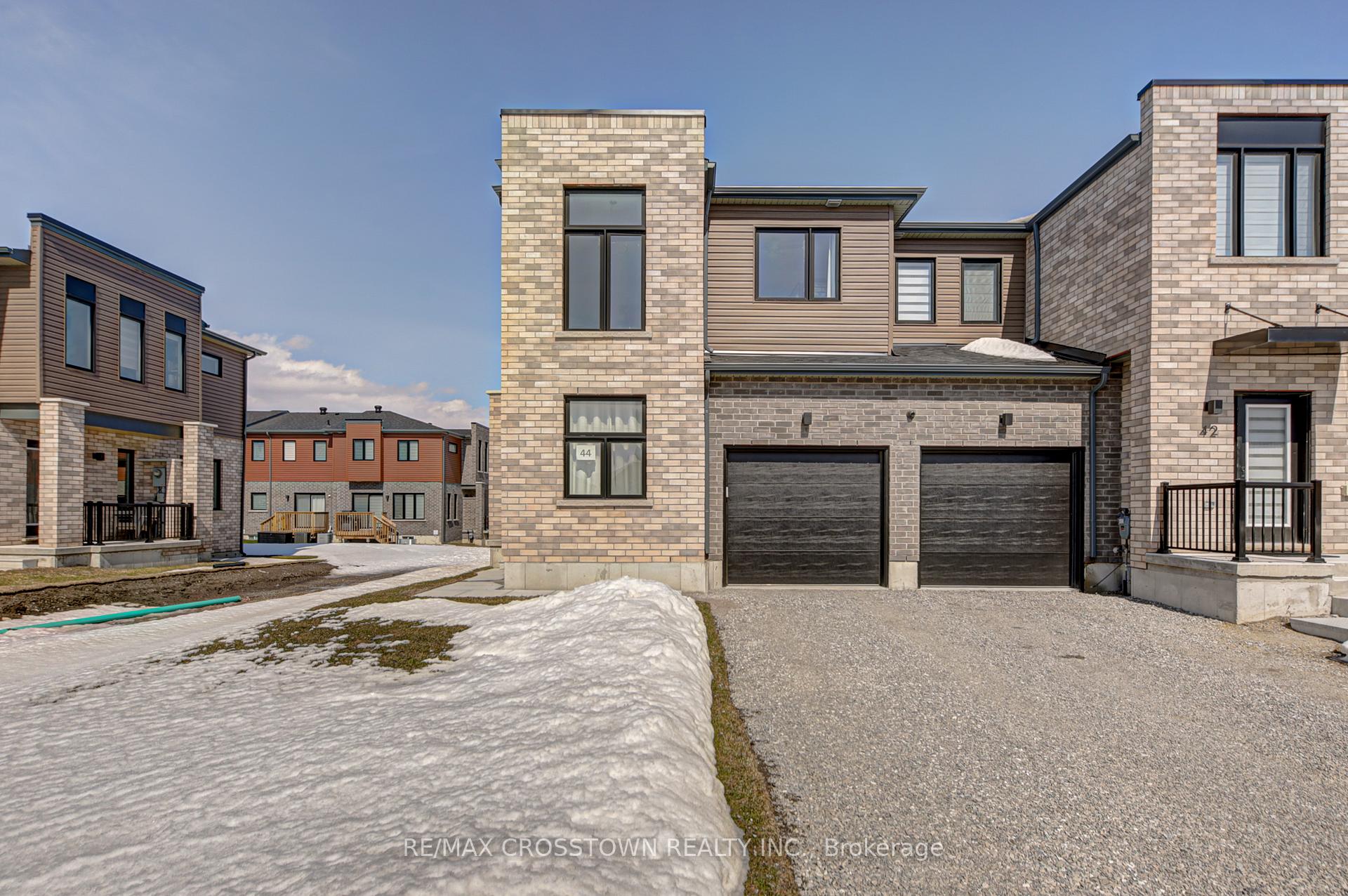 Photo 3 of 44 Fairlane Avenue, Barrie, Painswick South — HOMEH