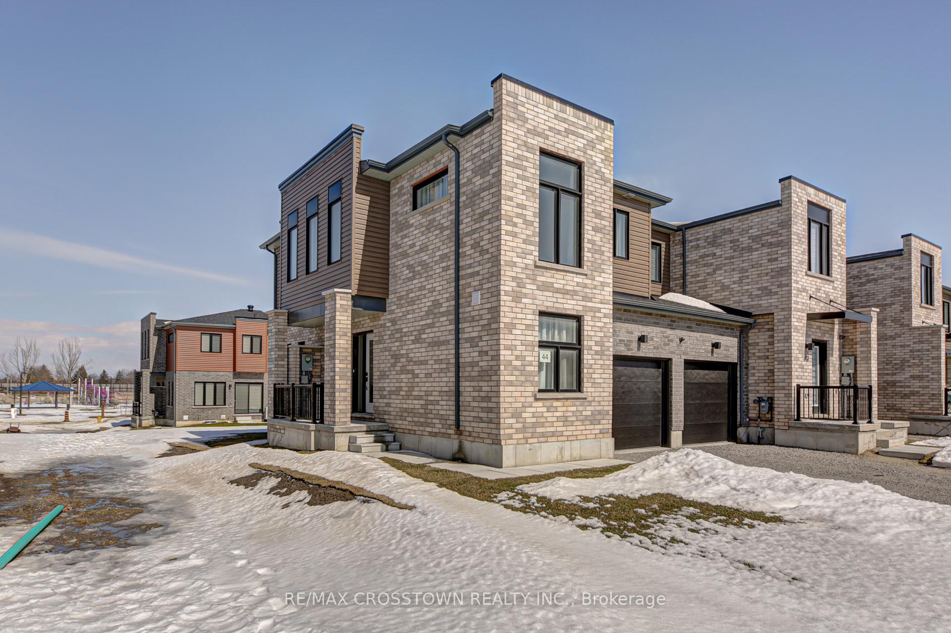 Photo 4 of 44 Fairlane Avenue, Barrie, Painswick South — HOMEH