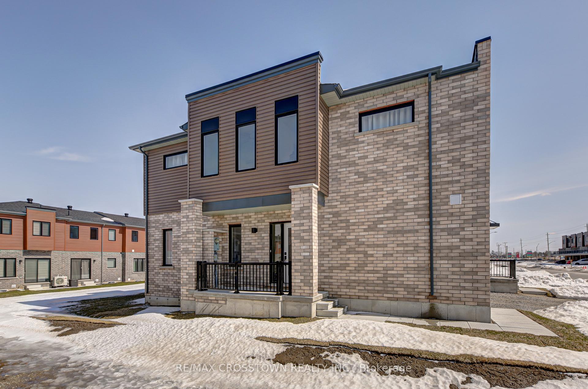 Photo 5 of 44 Fairlane Avenue, Barrie, Painswick South — HOMEH