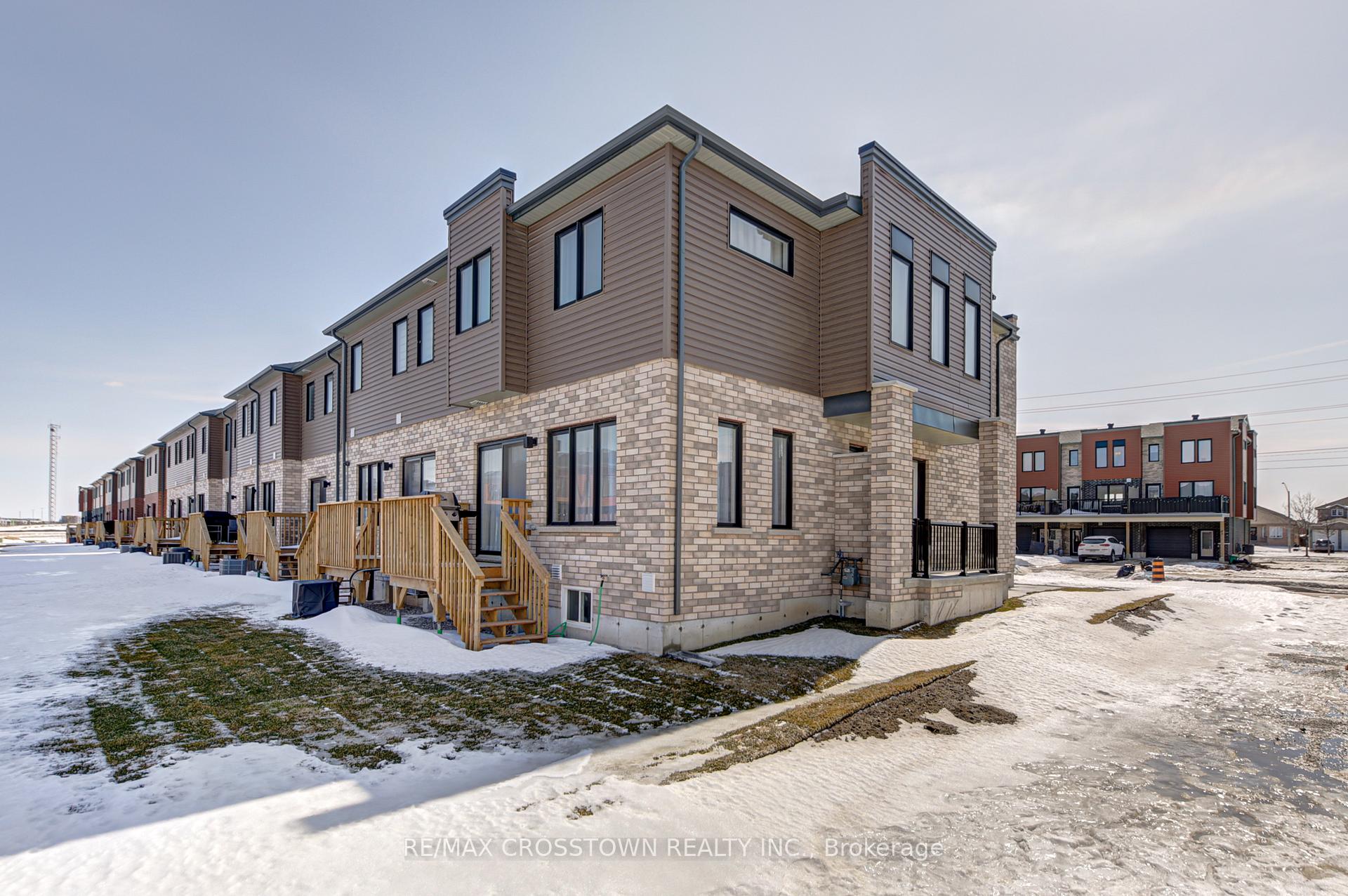Photo 7 of 44 Fairlane Avenue, Barrie, Painswick South — HOMEH