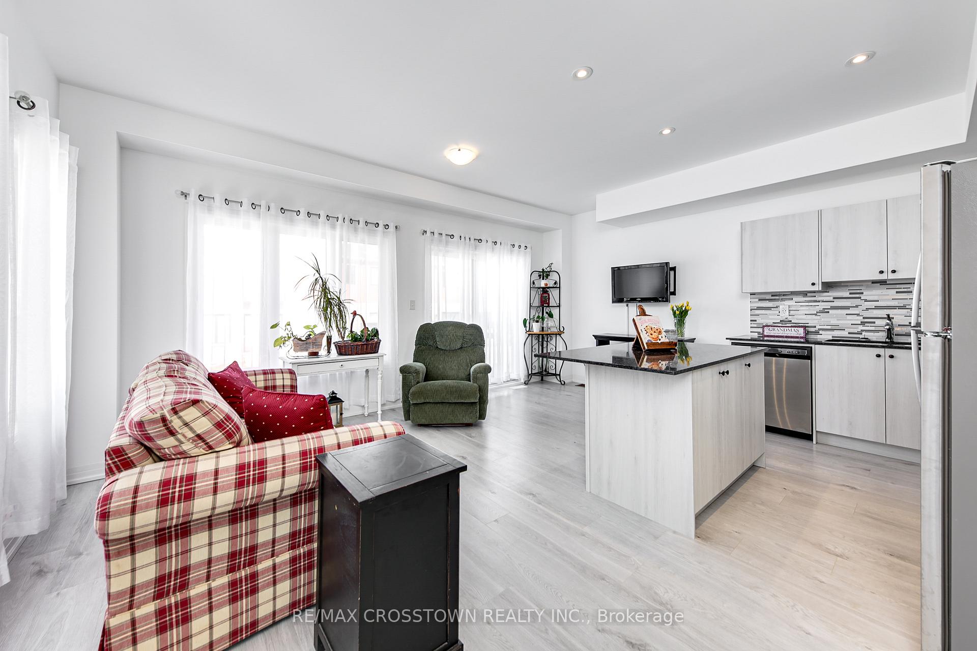 Photo 17 of 44 Fairlane Avenue, Barrie, Painswick South — HOMEH