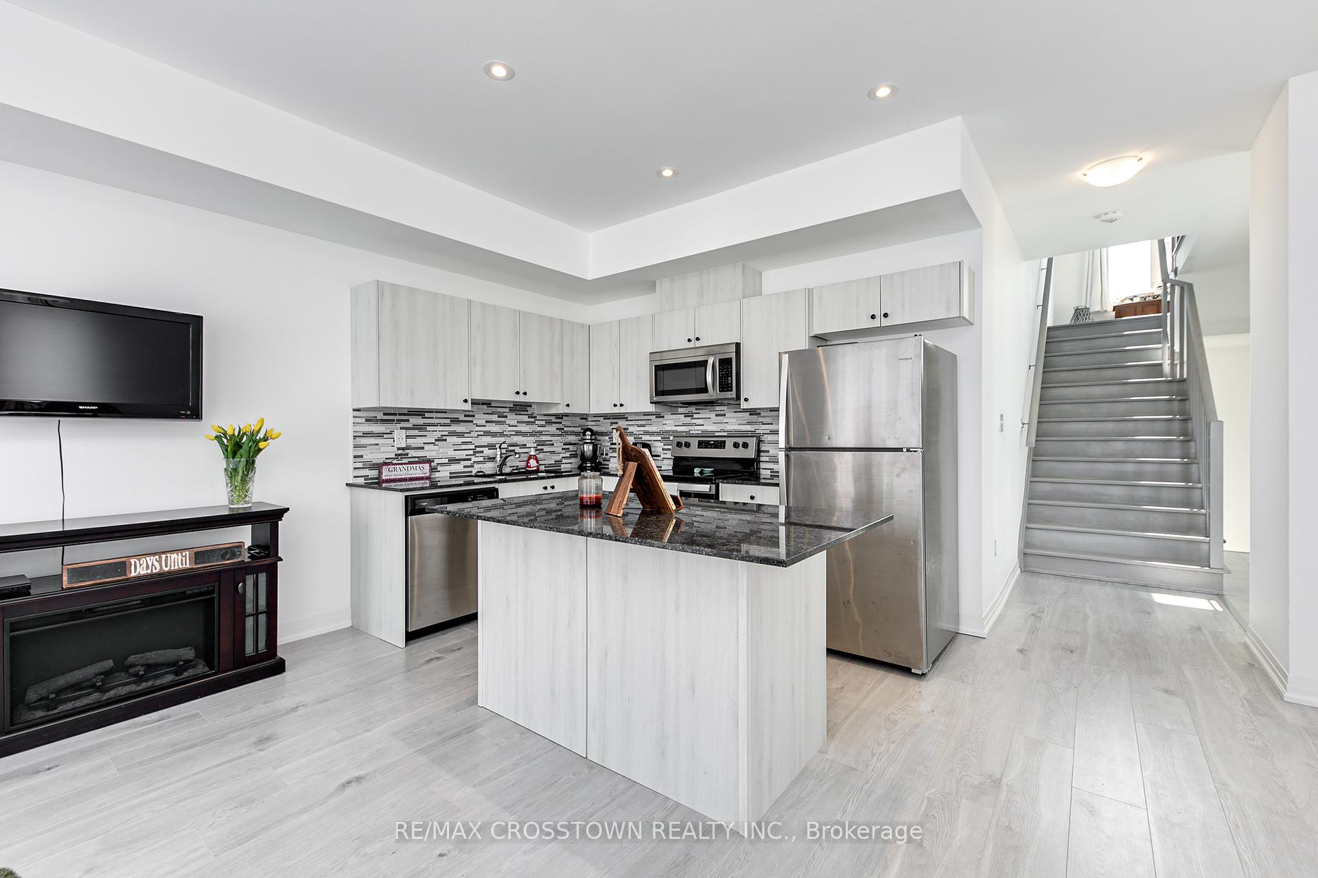Photo 19 of 44 Fairlane Avenue, Barrie, Painswick South — HOMEH