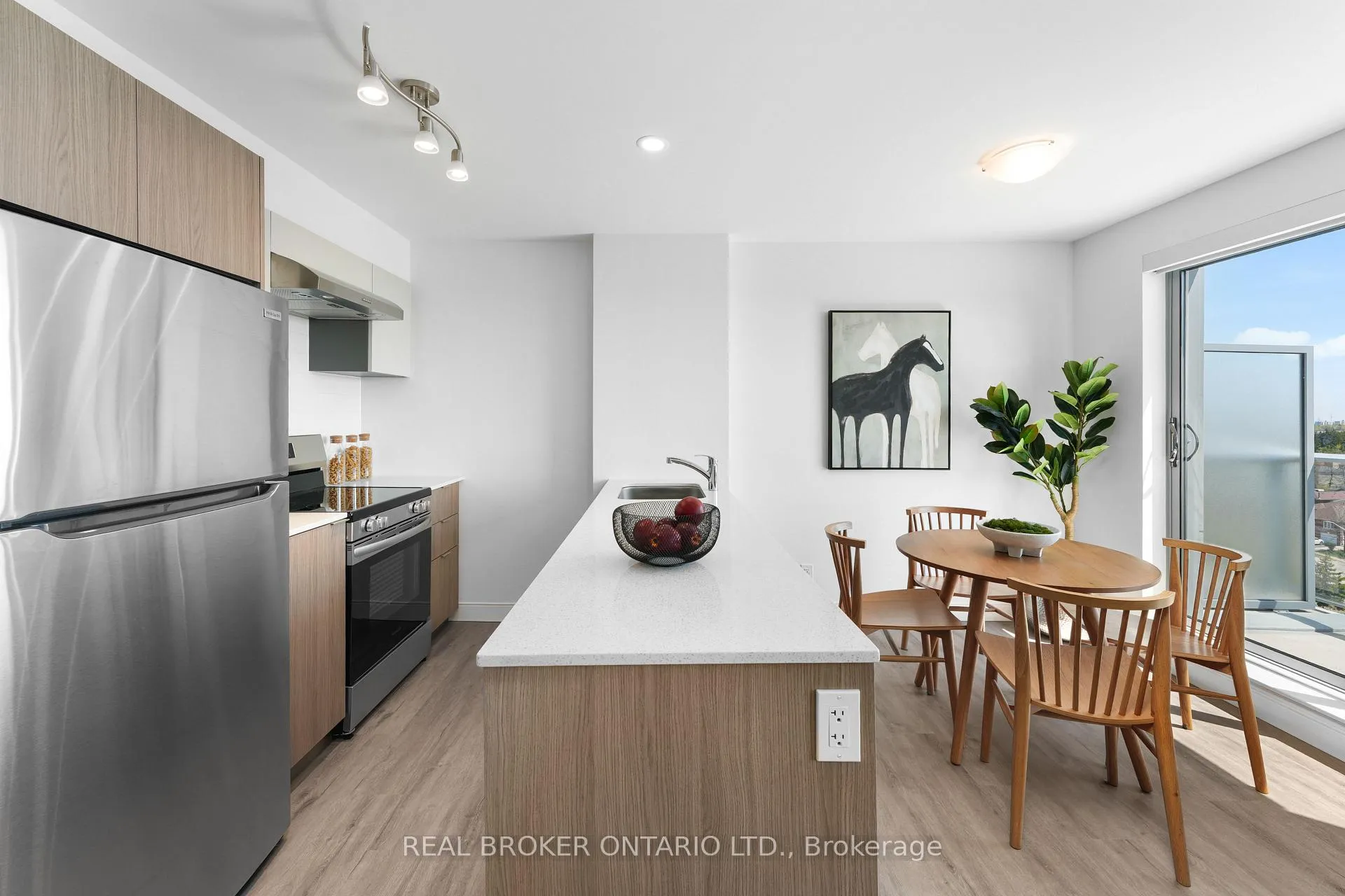 Photo 3 of Unit 606, 100 Manett Crescent, Brampton, Brampton West — HOMEH