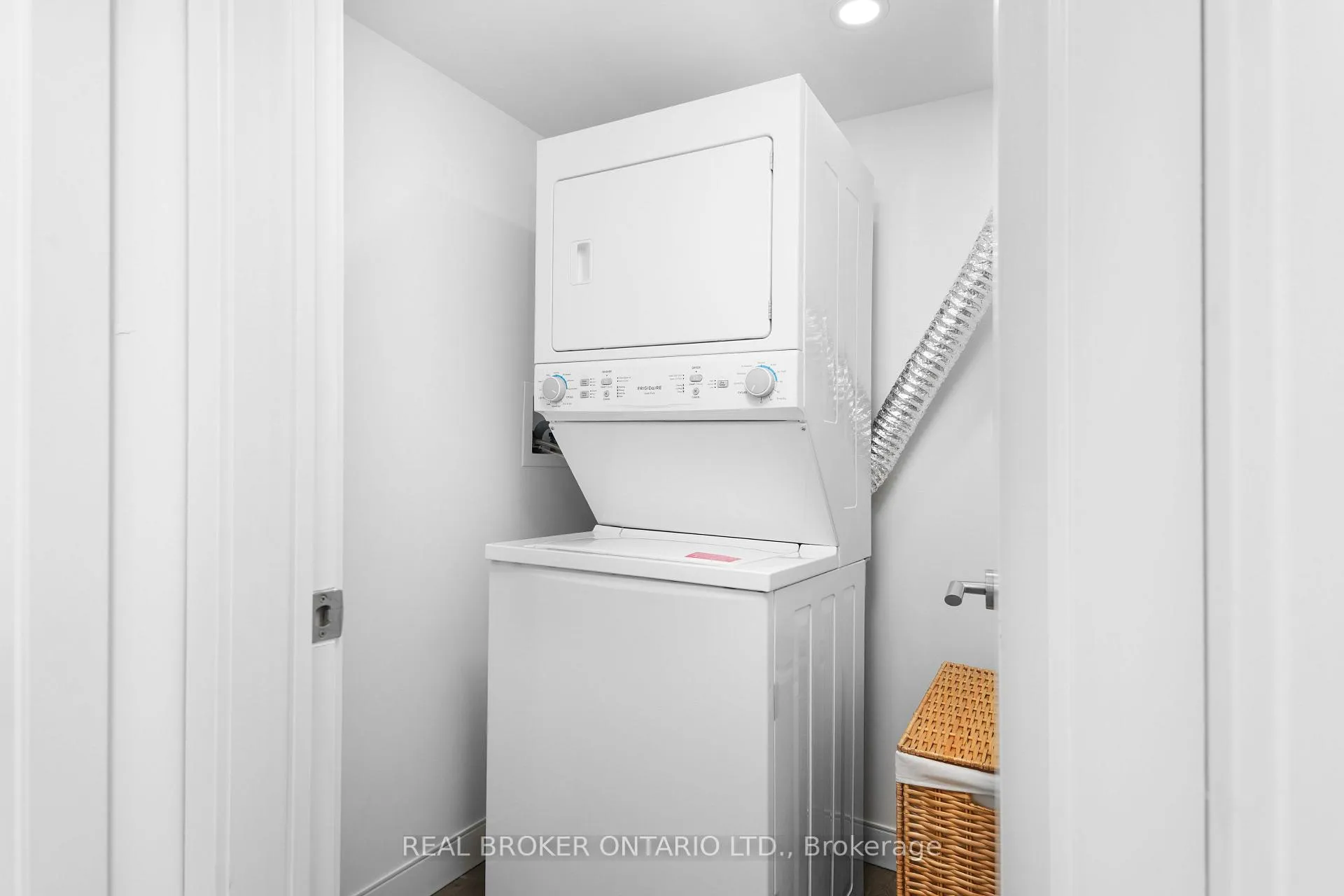 Photo 13 of Unit 606, 100 Manett Crescent, Brampton, Brampton West — HOMEH