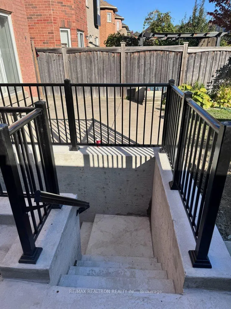 Photo 9 of 1 Settlement Park Avenue, Markham, Cornell — HOMEH