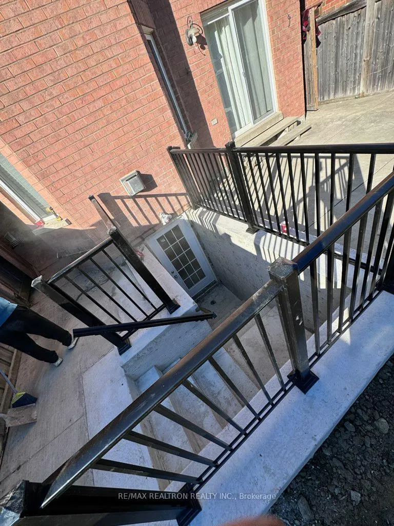 Photo 12 of 1 Settlement Park Avenue, Markham, Cornell — HOMEH