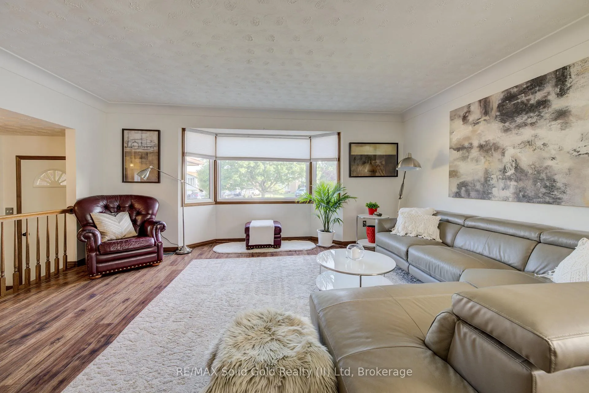 Photo 3 of 10 Winfield Court, St. Catharines, Carlton/Bunting — HOMEH