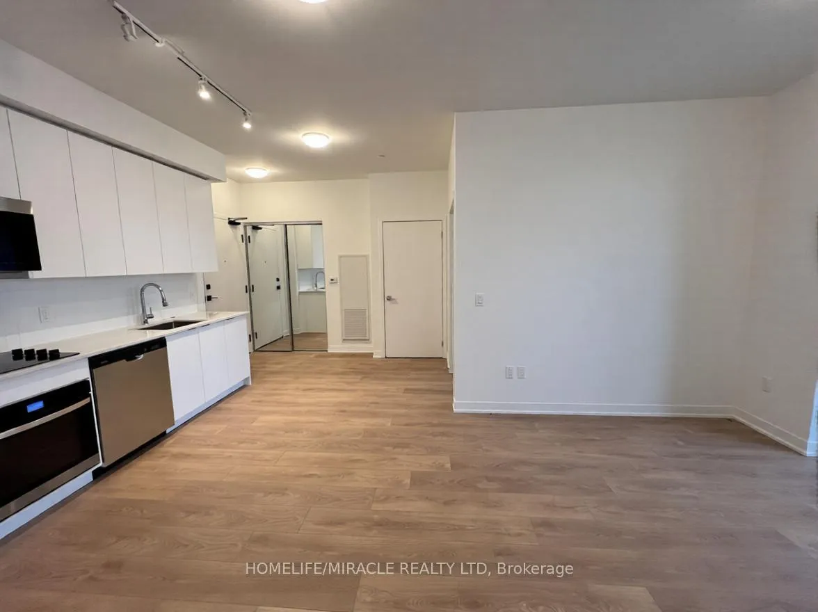 Photo 4 of Unit 430, 498 Caldari Road, Vaughan, Concord — HOMEH