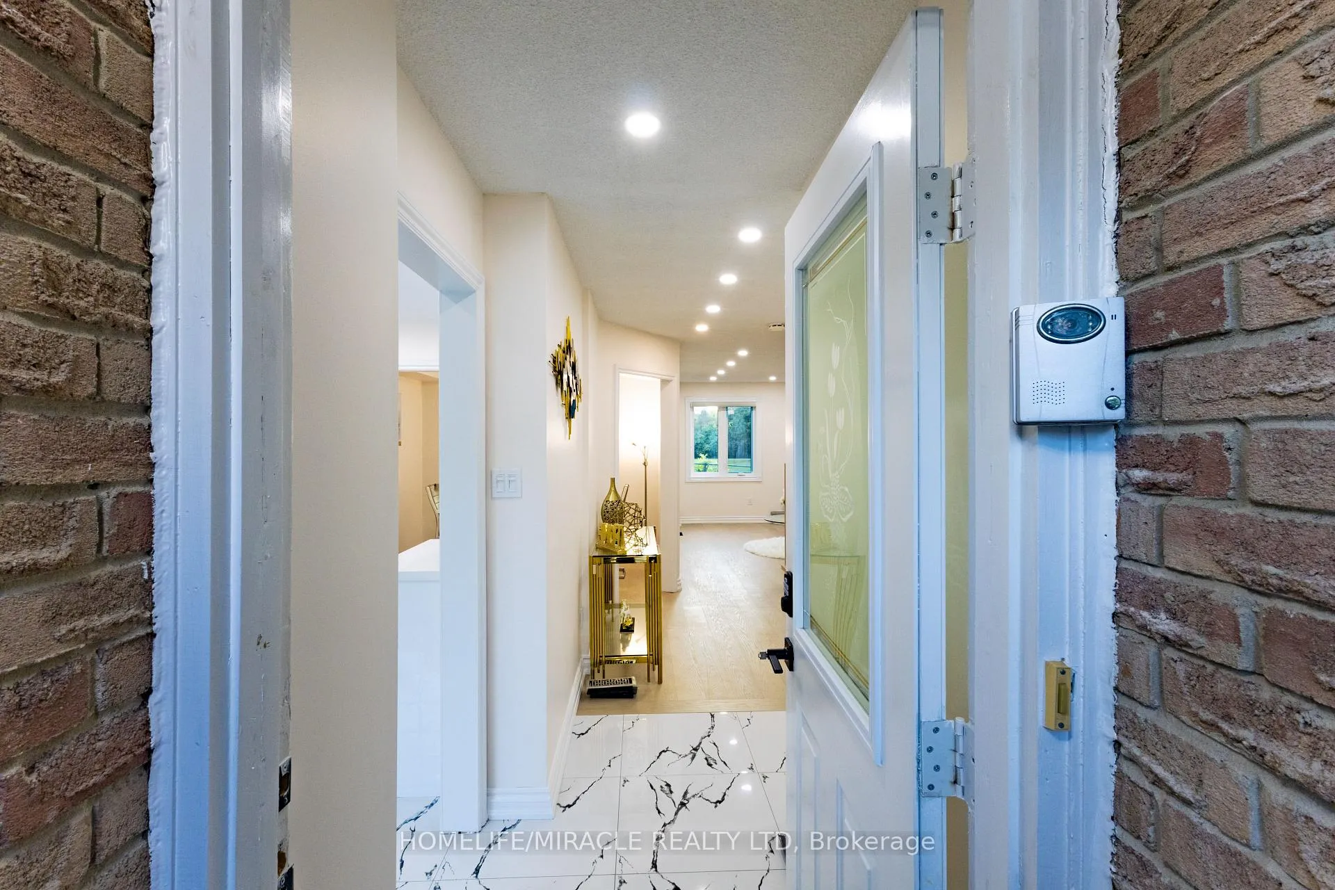 Photo 4 of 60 Denlow Drive, Brampton, Fletcher's West — HOMEH