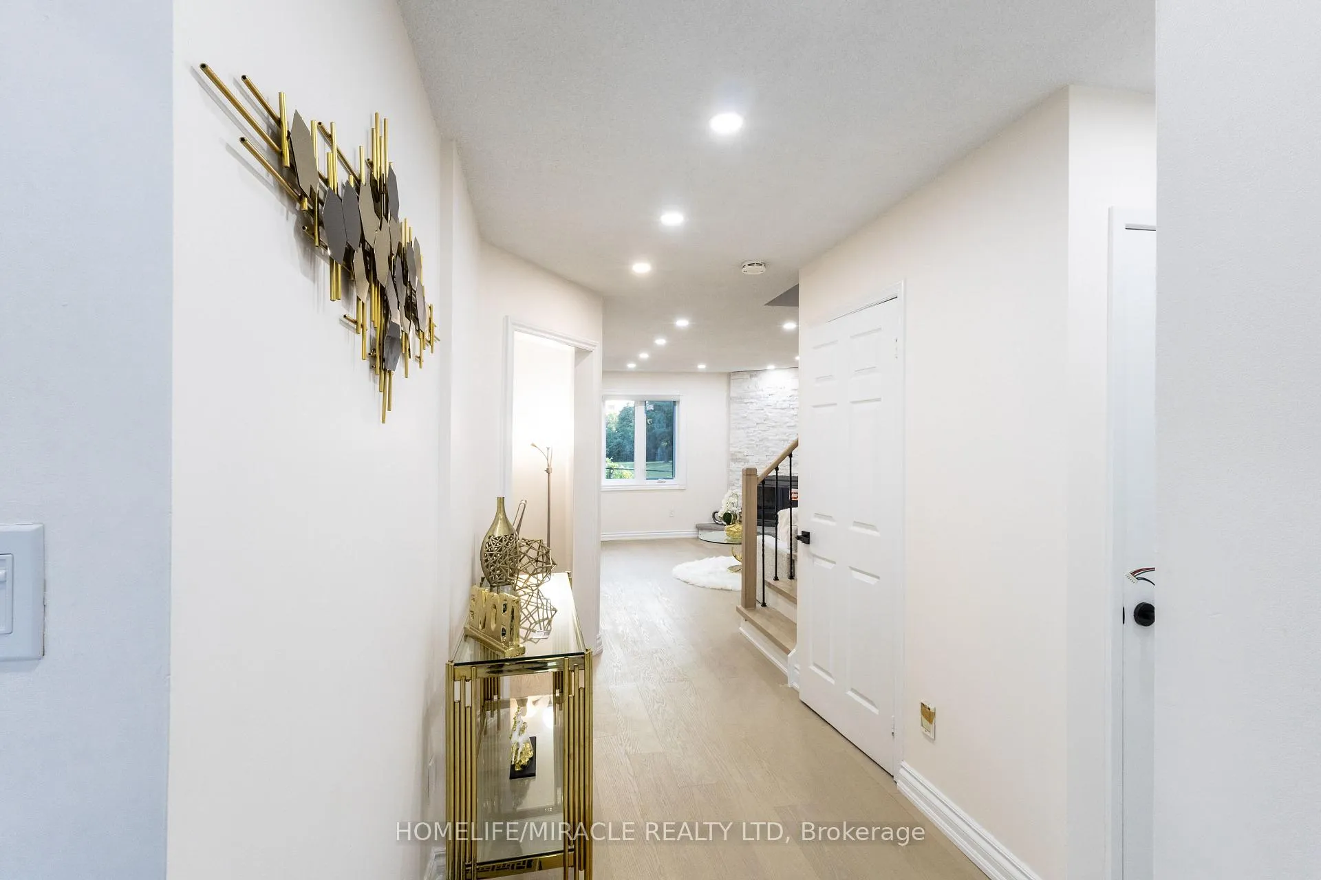 Photo 5 of 60 Denlow Drive, Brampton, Fletcher's West — HOMEH
