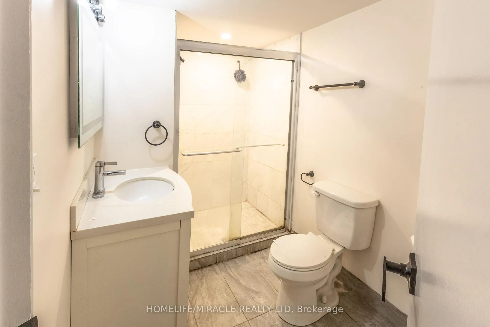 Photo 35 of 60 Denlow Drive, Brampton, Fletcher's West — HOMEH