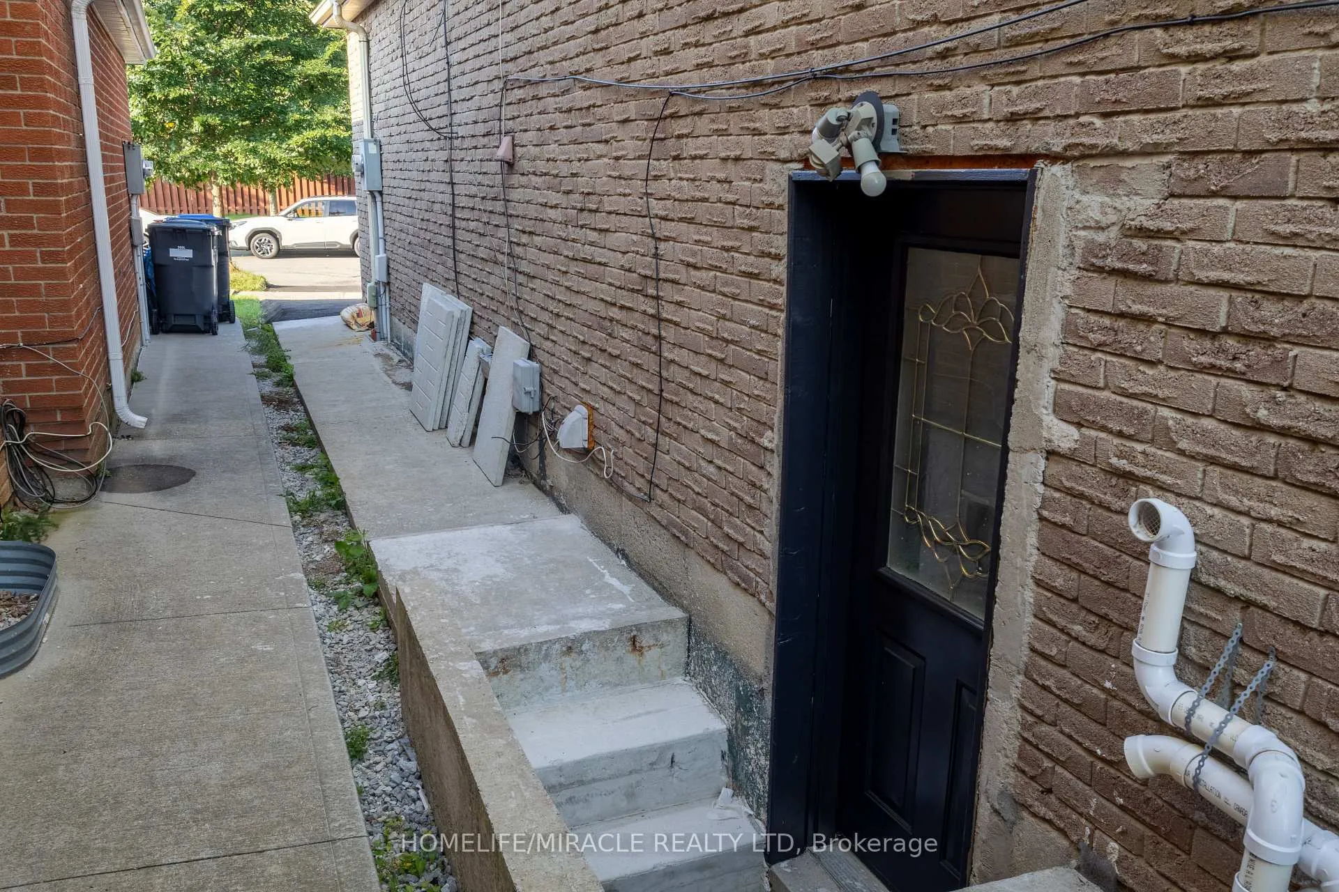 Photo 36 of 60 Denlow Drive, Brampton, Fletcher's West — HOMEH