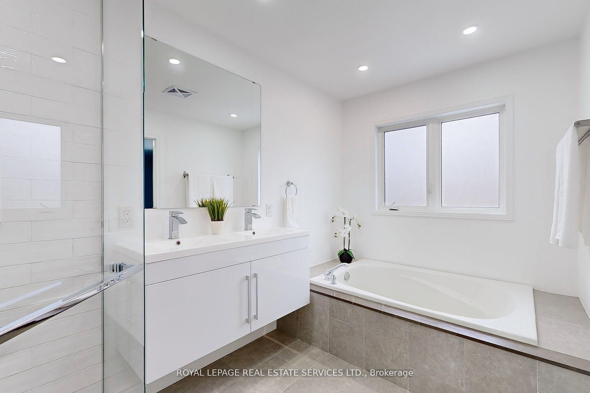 Photo 23 of 4830 Thomas Alton Boulevard, Burlington, Alton — HOMEH