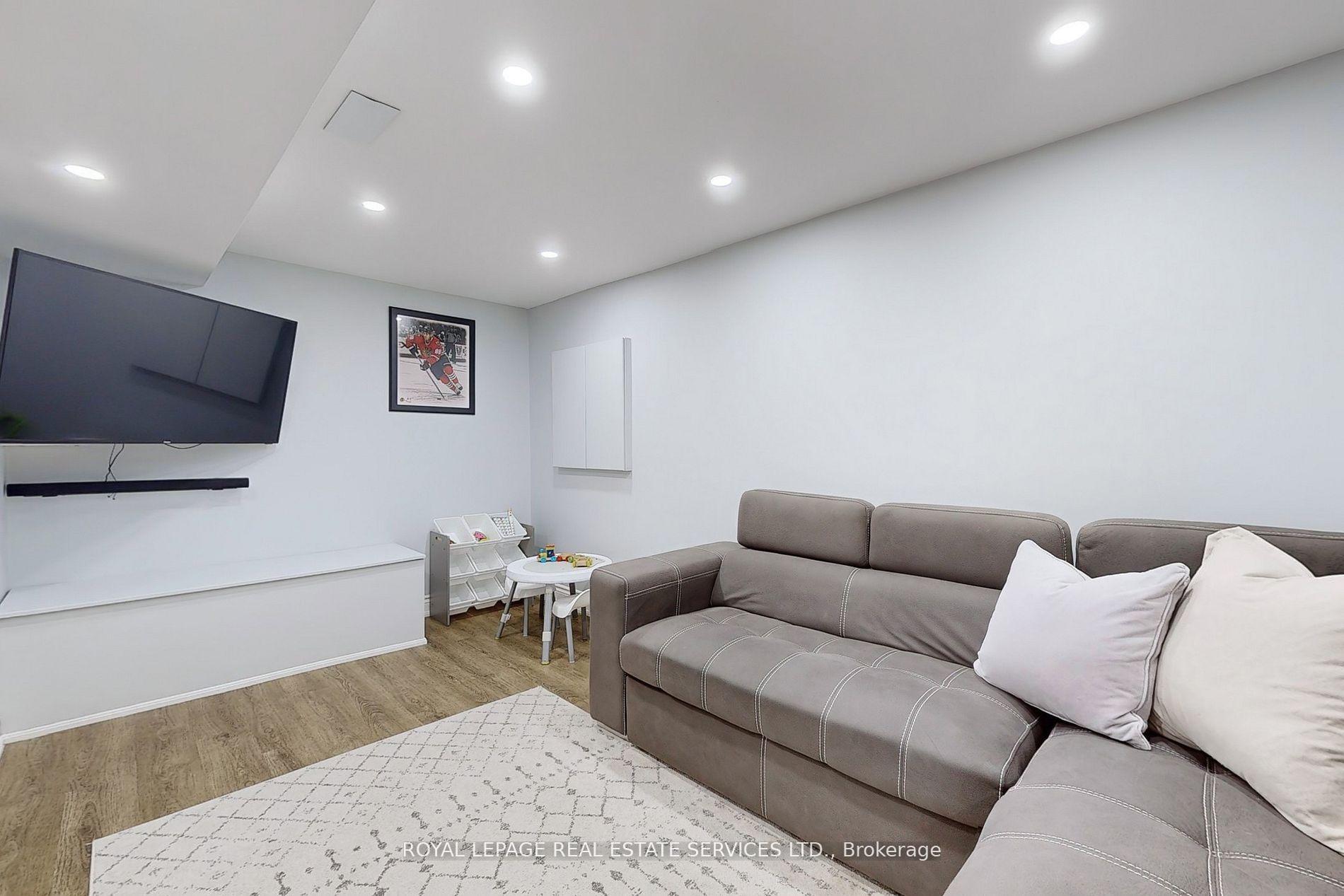 Photo 29 of 4830 Thomas Alton Boulevard, Burlington, Alton — HOMEH