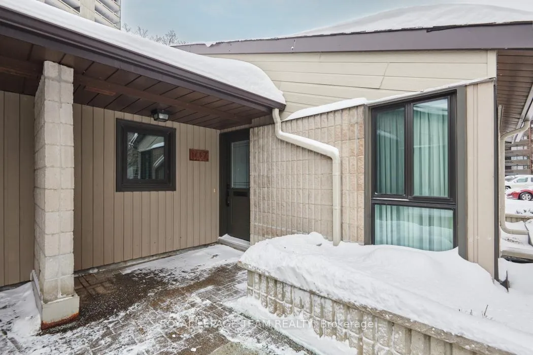 Photo 3 of 1137 Ambleside Drive, Ottawa, Woodroffe — HOMEH
