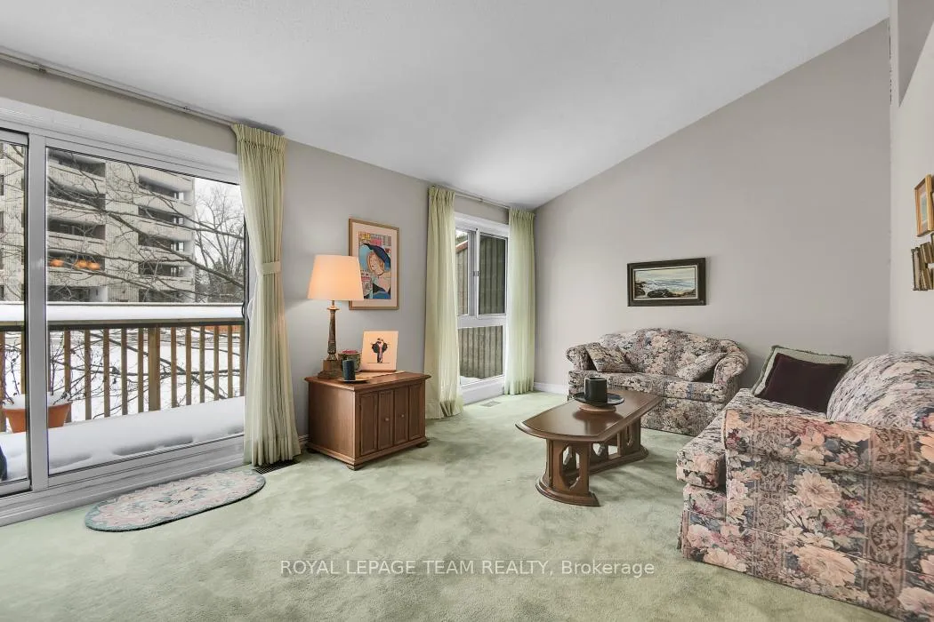 Photo 6 of 1137 Ambleside Drive, Ottawa, Woodroffe — HOMEH
