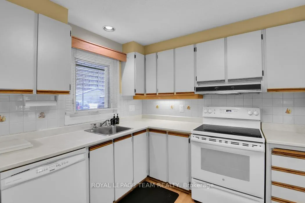 Photo 13 of 1137 Ambleside Drive, Ottawa, Woodroffe — HOMEH