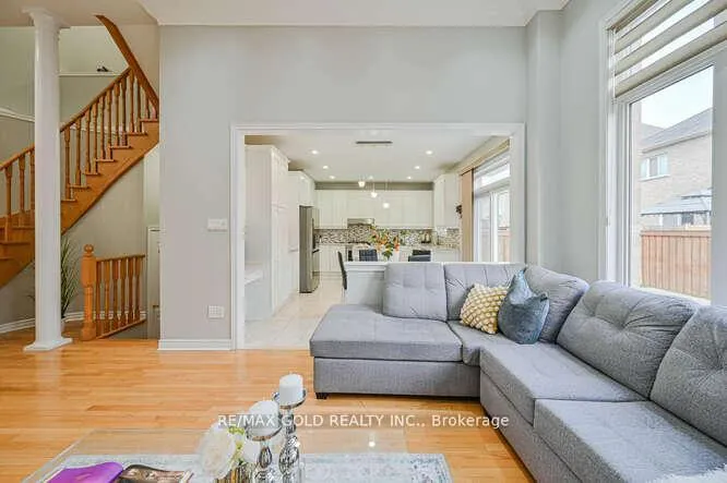 Photo 9 of 106 Watsonbrook Drive, Brampton, Sandringham-Wellington — HOMEH