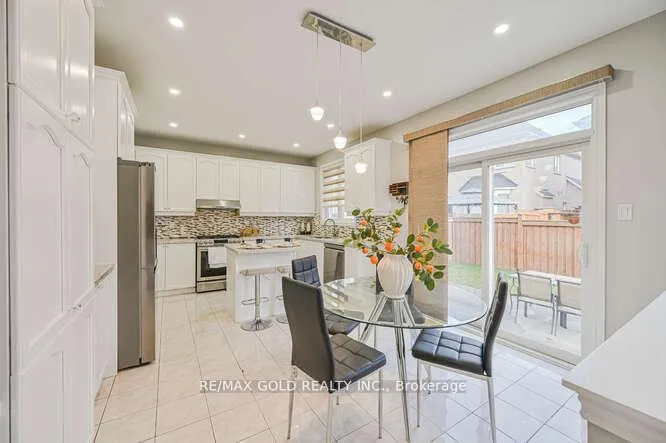 Photo 11 of 106 Watsonbrook Drive, Brampton, Sandringham-Wellington — HOMEH