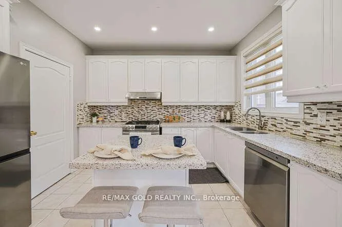 Photo 12 of 106 Watsonbrook Drive, Brampton, Sandringham-Wellington — HOMEH