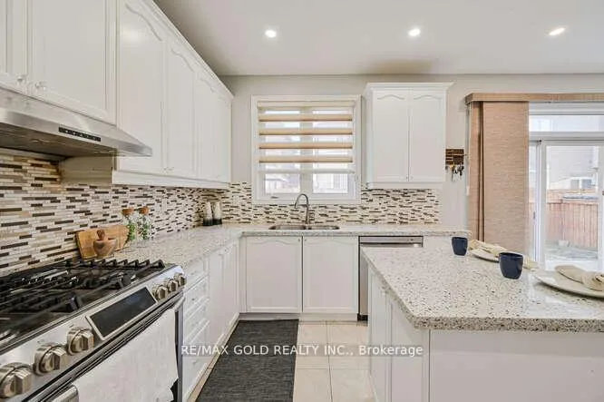 Photo 14 of 106 Watsonbrook Drive, Brampton, Sandringham-Wellington — HOMEH