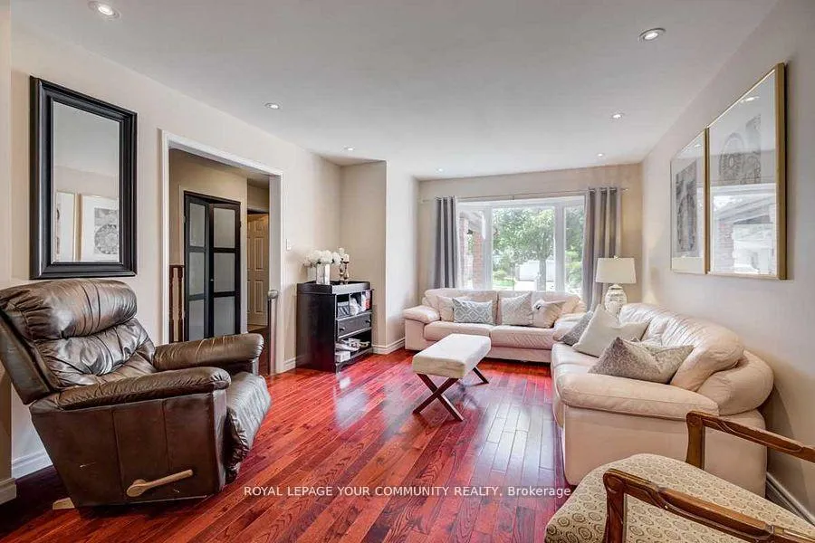 Photo 2 of 98 York Hill Boulevard, Vaughan, Crestwood-Springfarm-Yorkhill — HOMEH