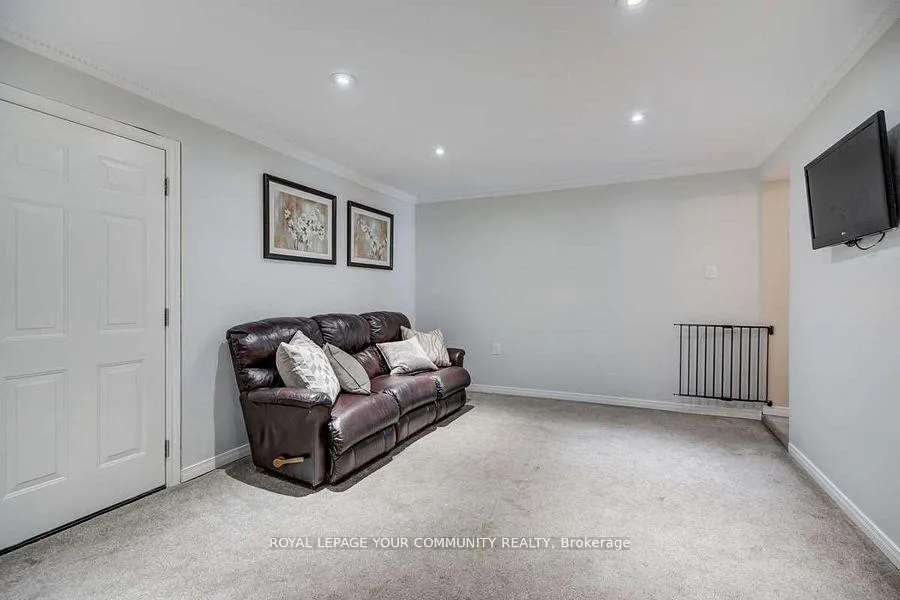 Photo 6 of 98 York Hill Boulevard, Vaughan, Crestwood-Springfarm-Yorkhill — HOMEH
