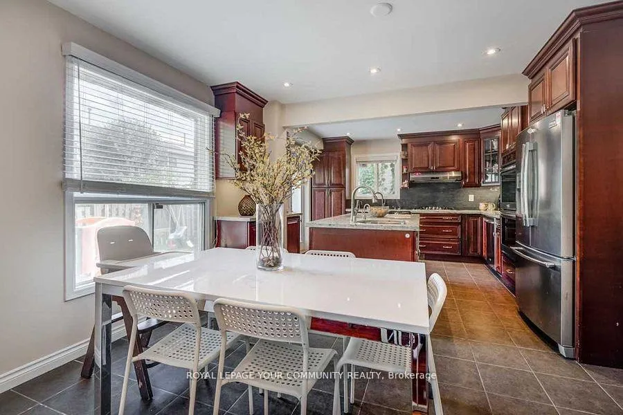 Photo 7 of 98 York Hill Boulevard, Vaughan, Crestwood-Springfarm-Yorkhill — HOMEH