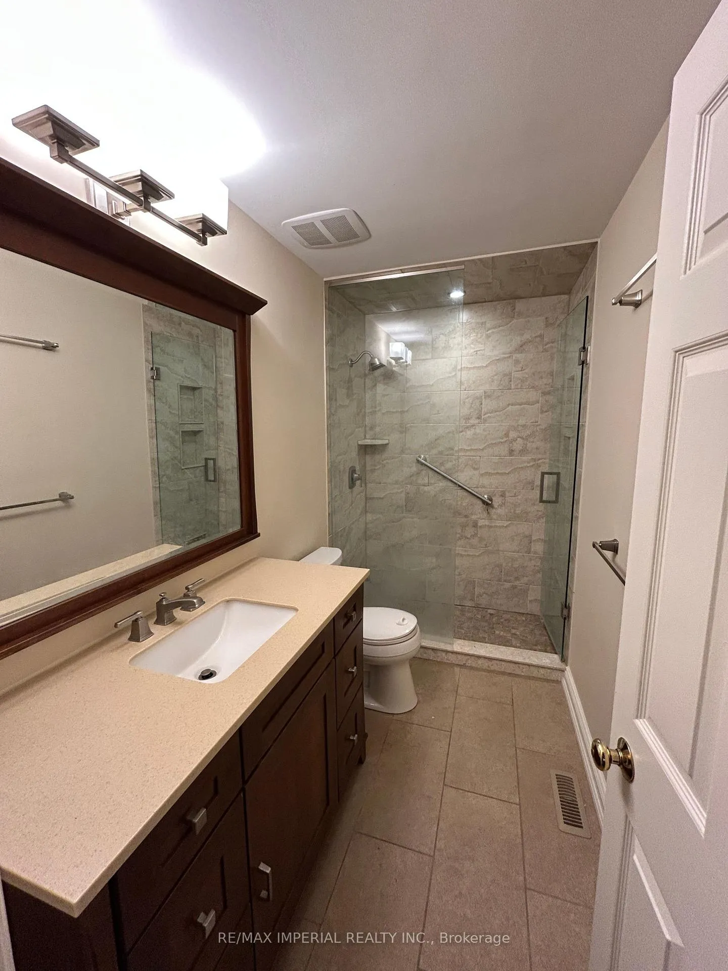Photo 11 of 7 Dodie Street, Aurora, Aurora Village — HOMEH