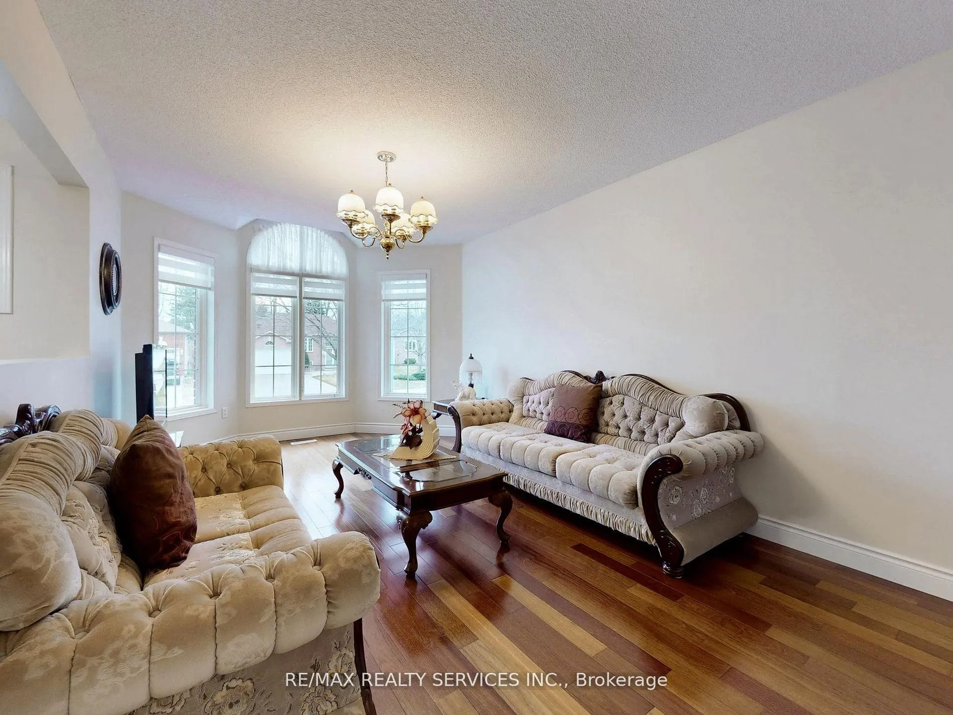 Photo 3 of 10 Bush Crescent, Wasaga Beach — HOMEH