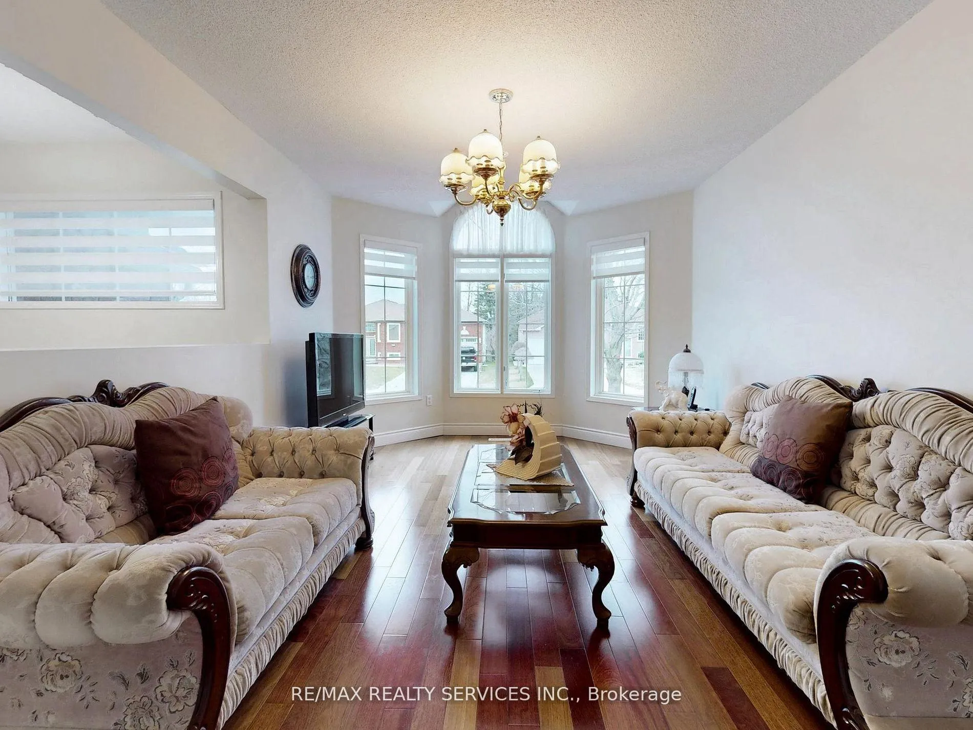Photo 4 of 10 Bush Crescent, Wasaga Beach — HOMEH