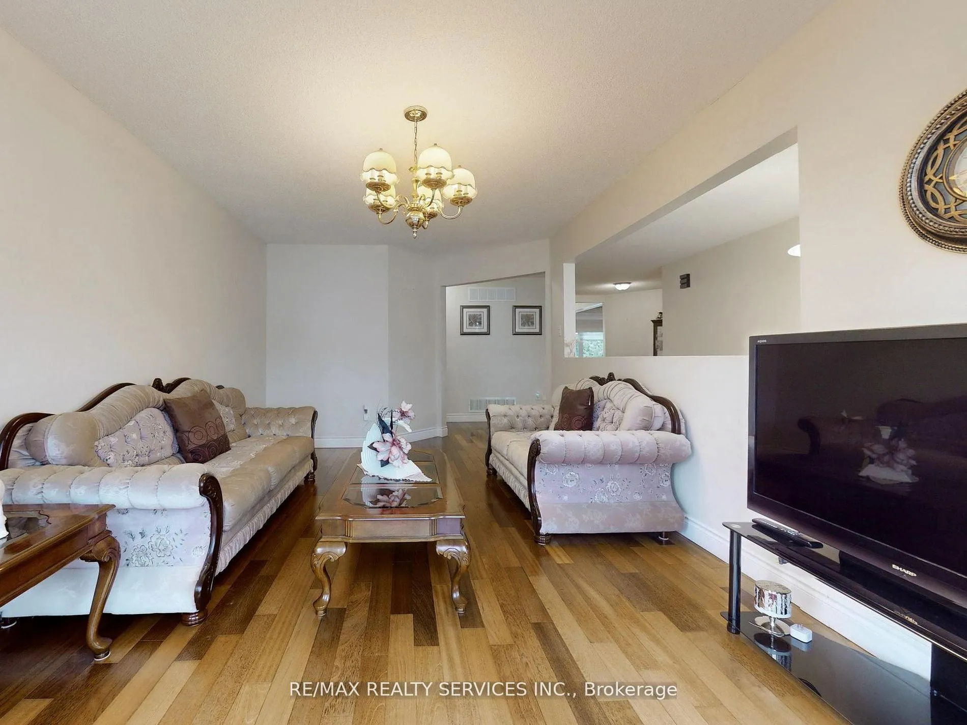 Photo 5 of 10 Bush Crescent, Wasaga Beach — HOMEH