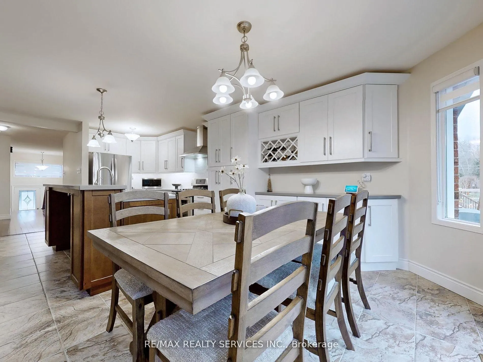 Photo 11 of 10 Bush Crescent, Wasaga Beach — HOMEH