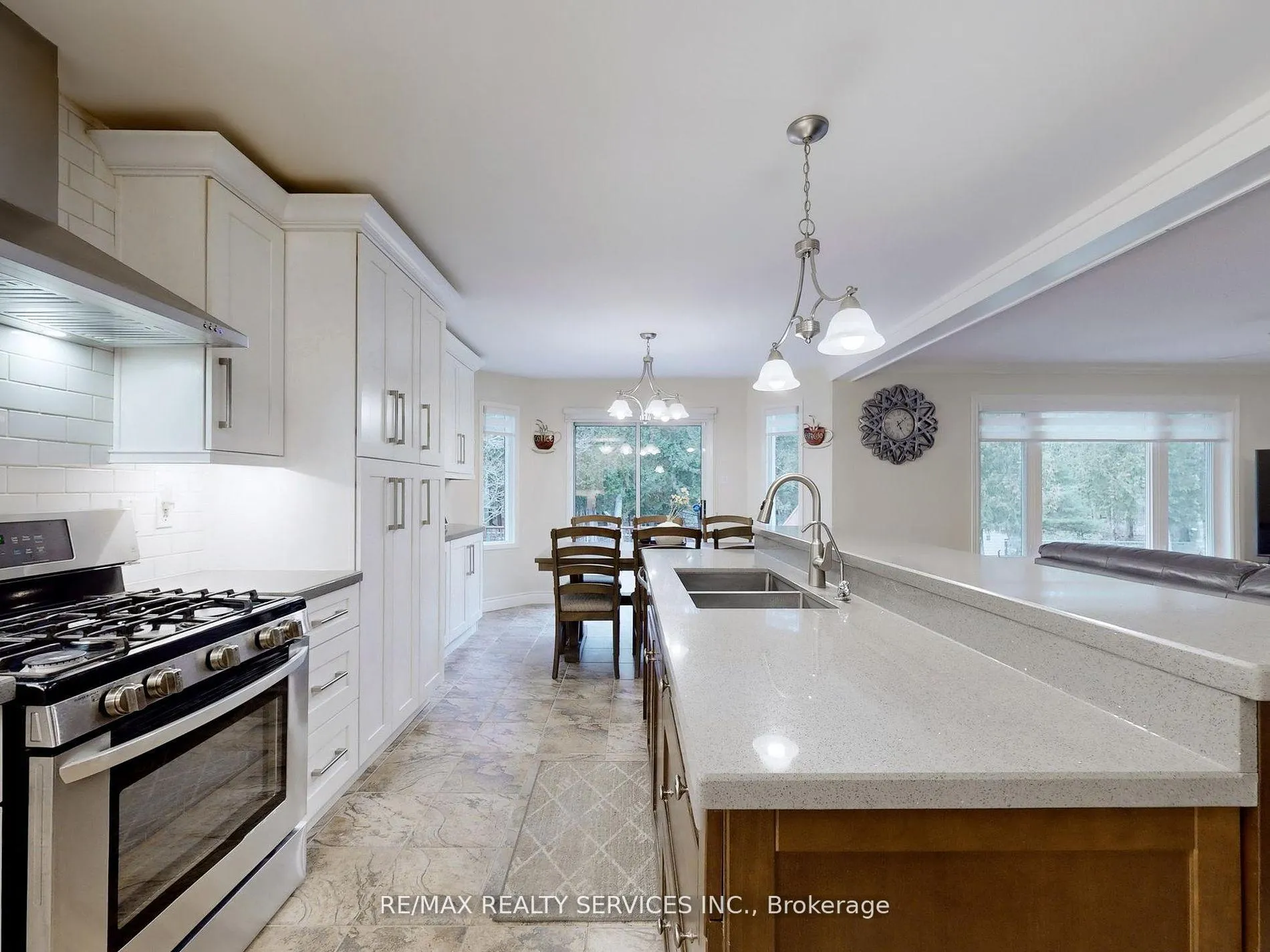 Photo 13 of 10 Bush Crescent, Wasaga Beach — HOMEH