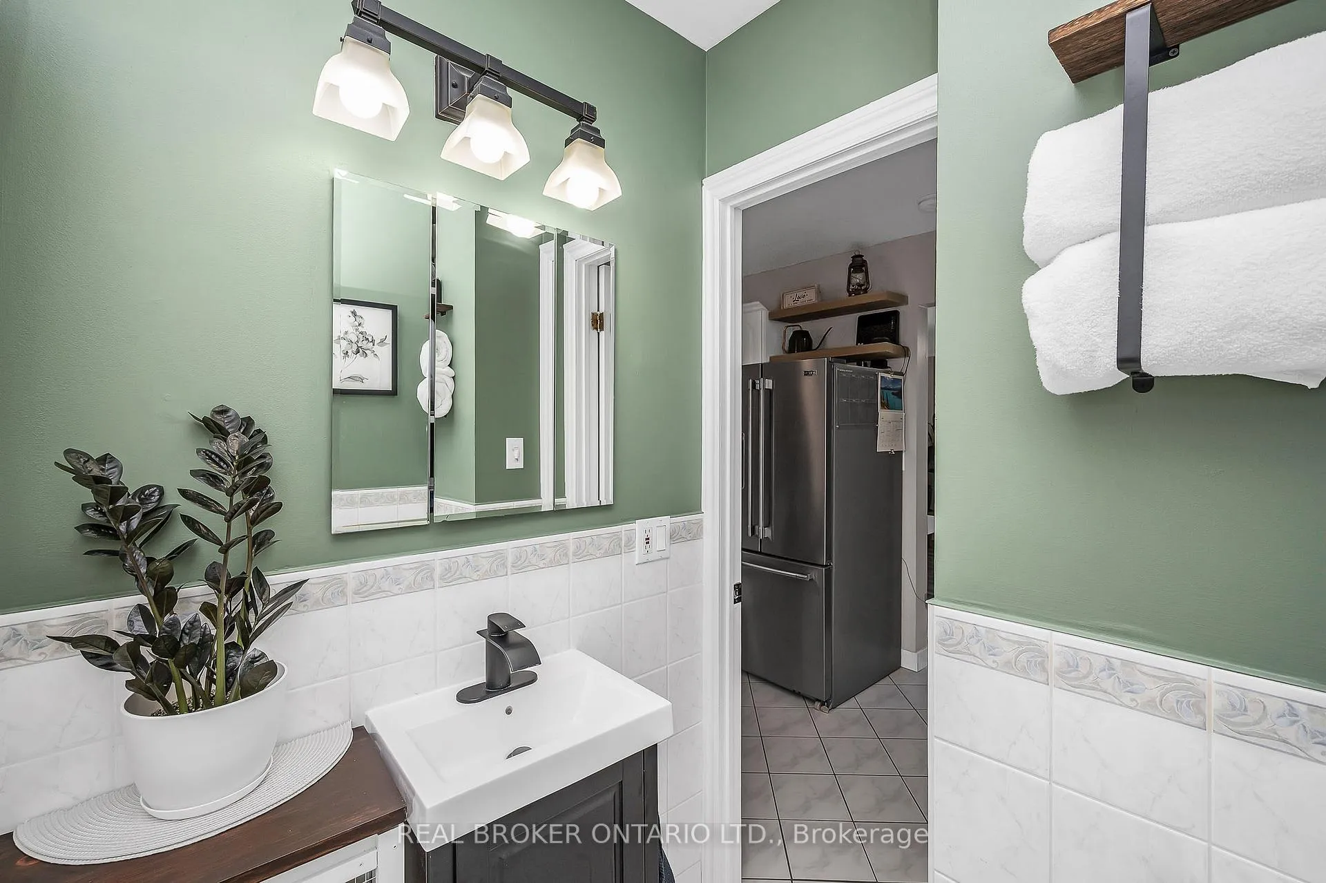 Photo 10 of Unit 22, 6 Vineland Avenue, Hamilton, Stipley — HOMEH