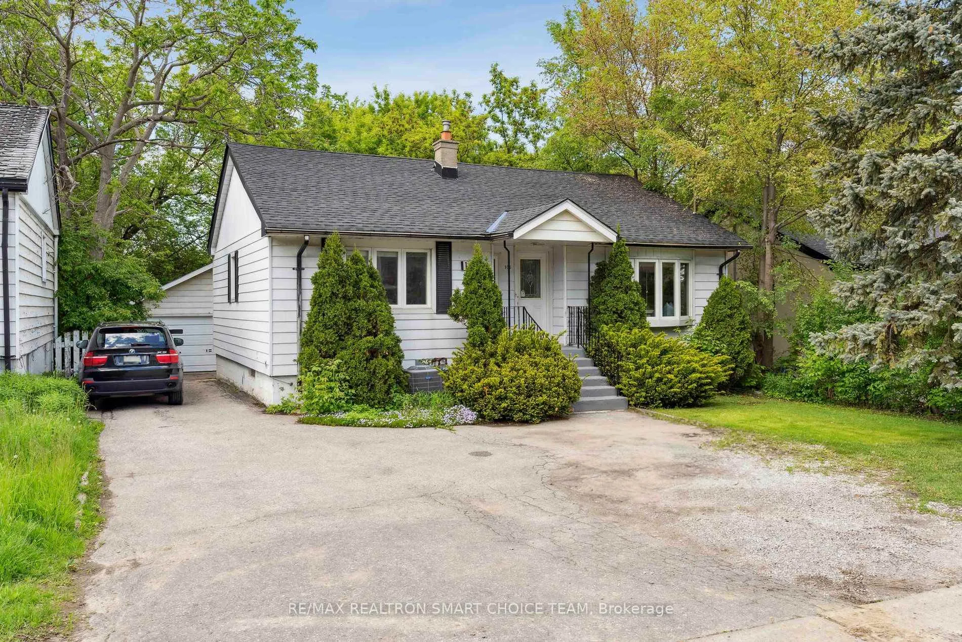 Photo 2 of 106 Steeles Avenue E, Markham, Grandview — HOMEH