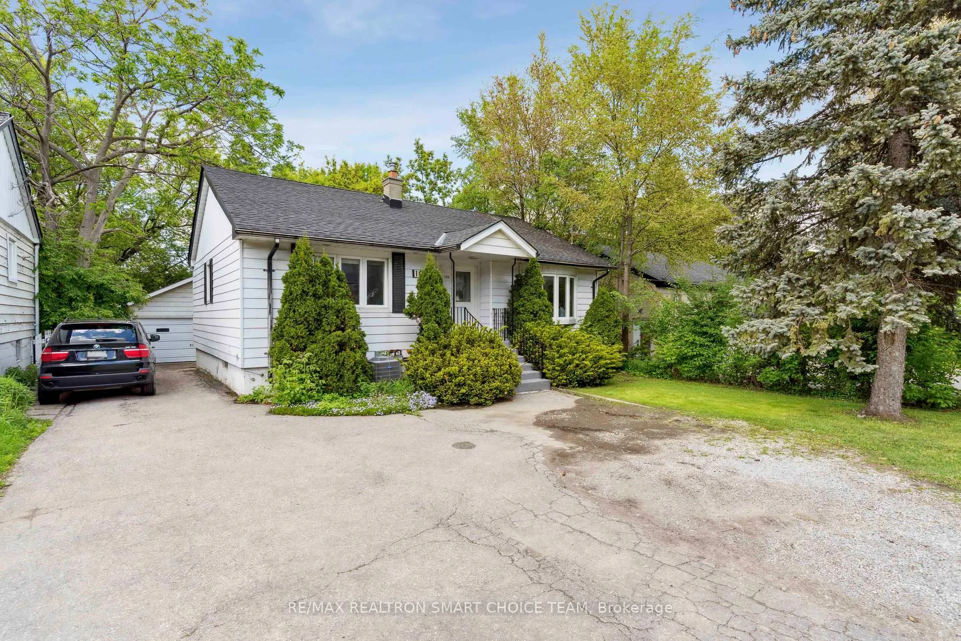Photo 3 of 106 Steeles Avenue E, Markham, Grandview — HOMEH