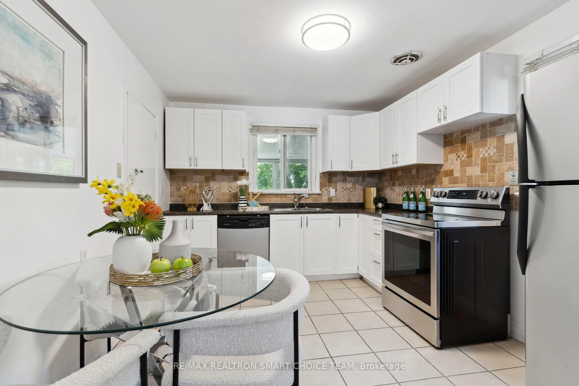 Photo 14 of 106 Steeles Avenue E, Markham, Grandview — HOMEH