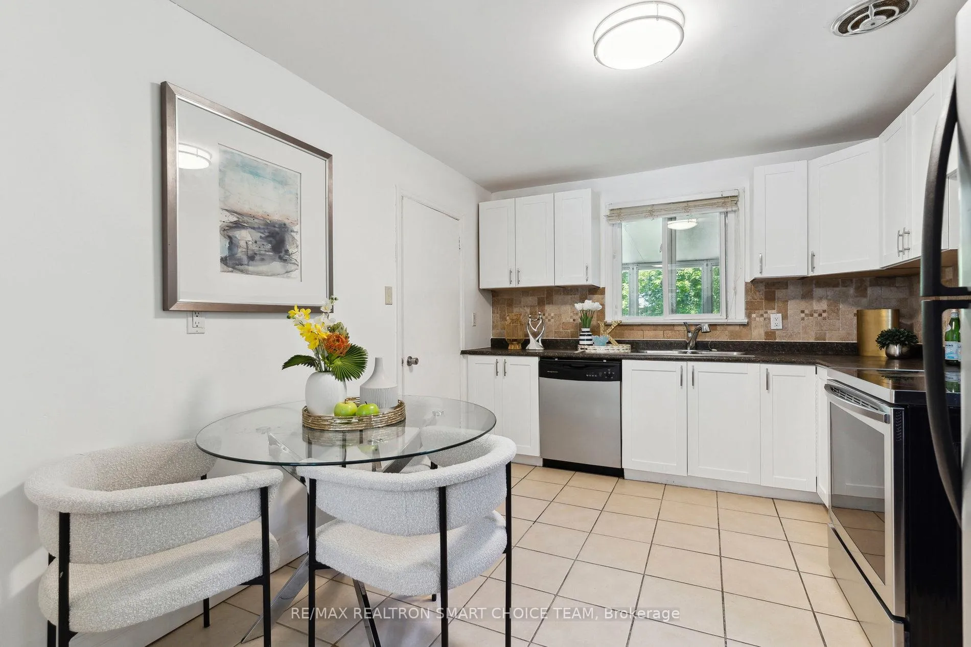 Photo 15 of 106 Steeles Avenue E, Markham, Grandview — HOMEH