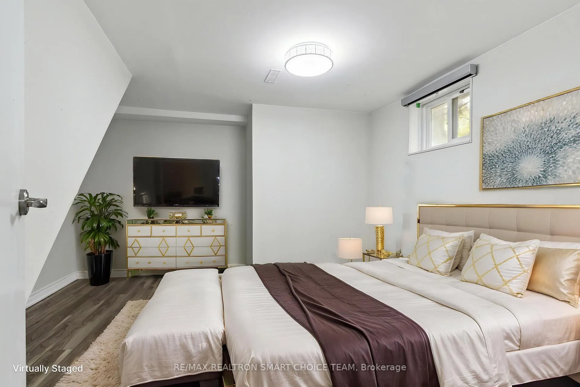 Photo 33 of 106 Steeles Avenue E, Markham, Grandview — HOMEH