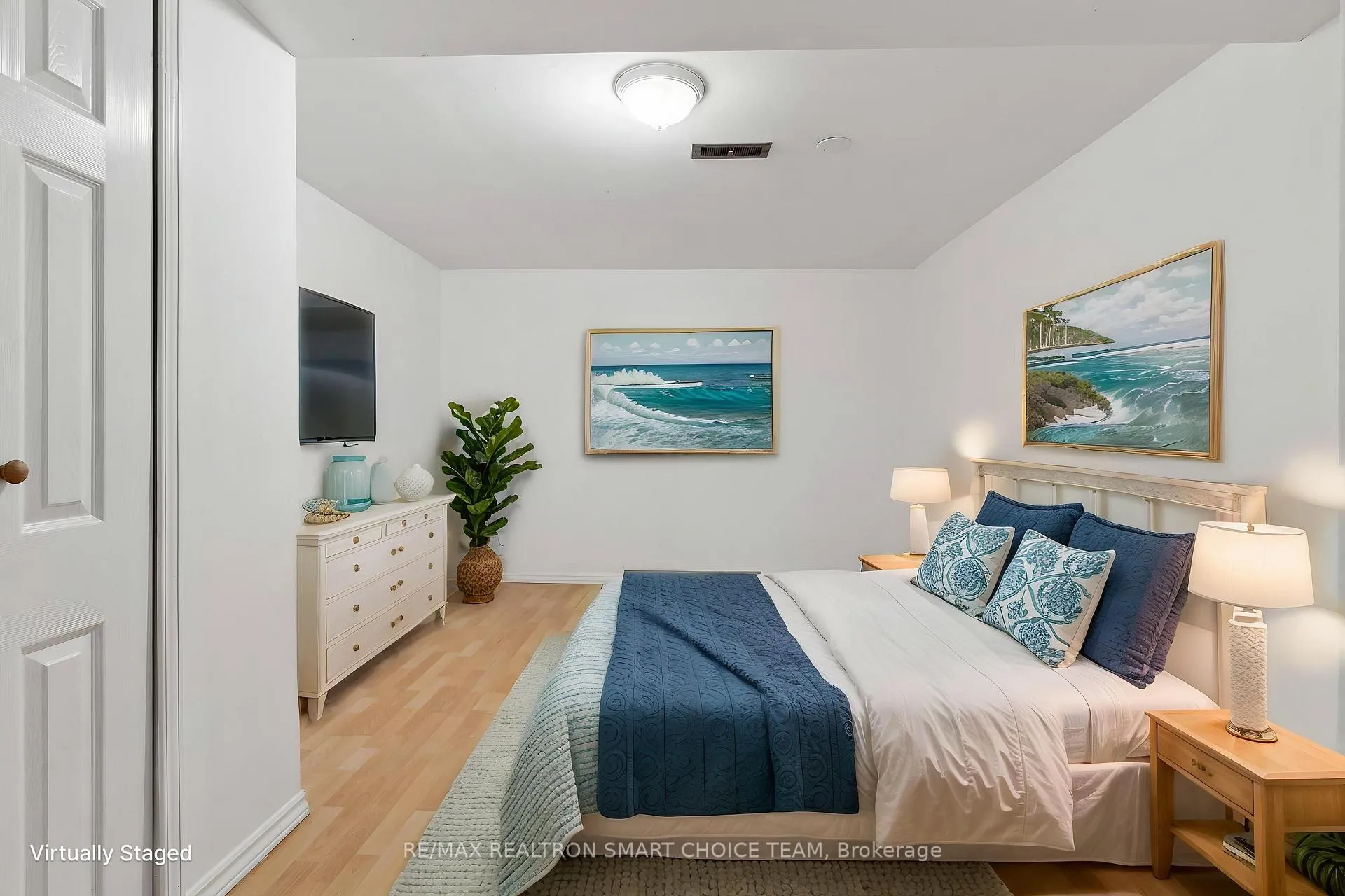 Photo 35 of 106 Steeles Avenue E, Markham, Grandview — HOMEH