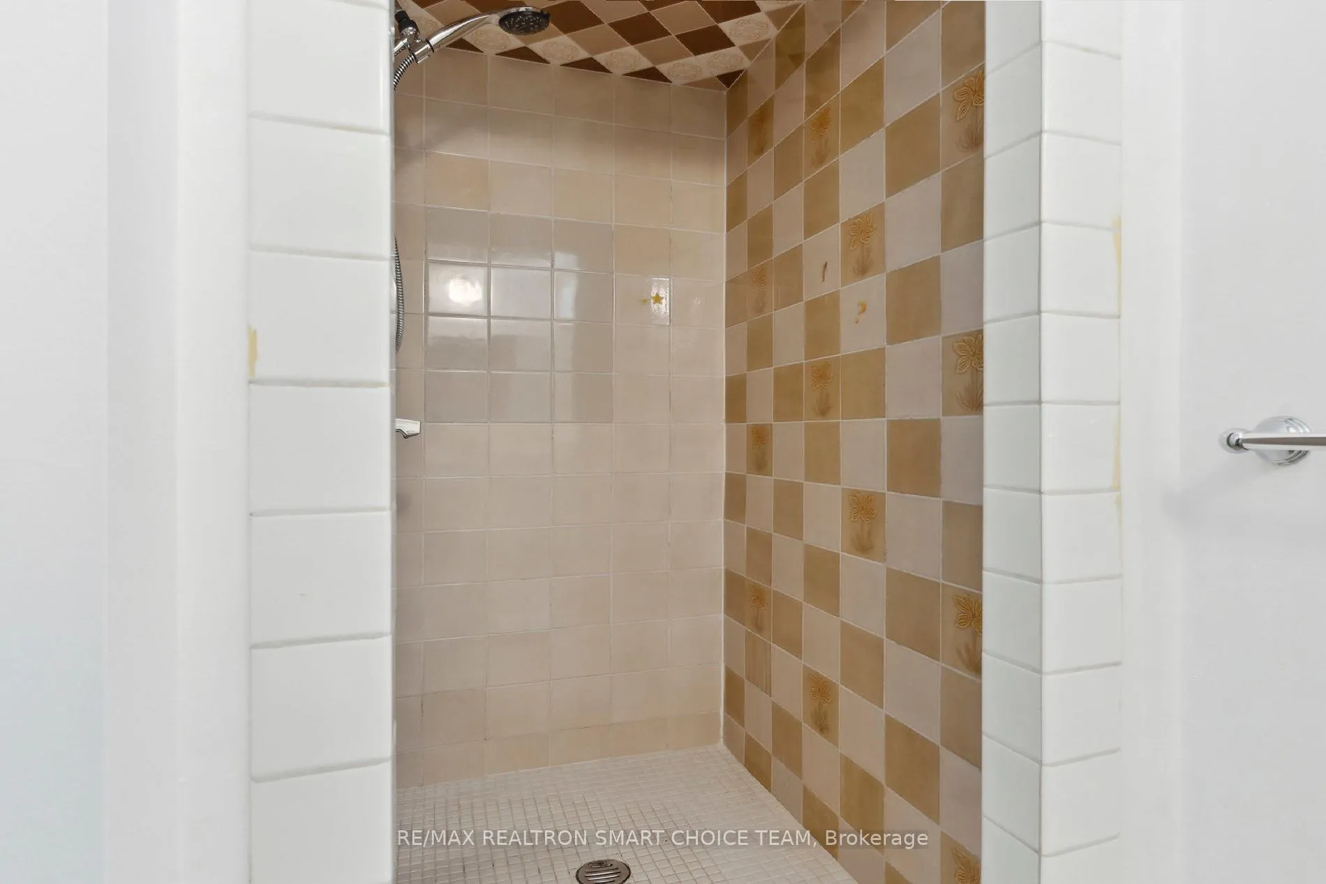 Photo 37 of 106 Steeles Avenue E, Markham, Grandview — HOMEH