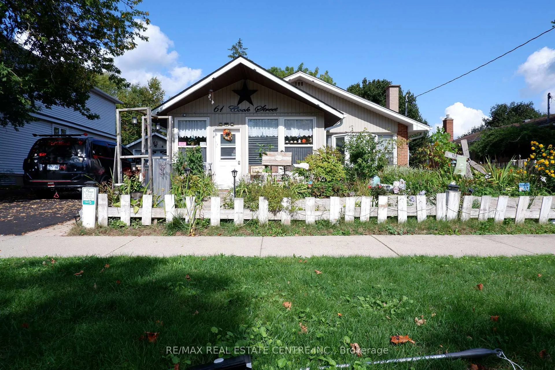 Photo 3 of 61 Cook Street, Halton Hills, Acton — HOMEH