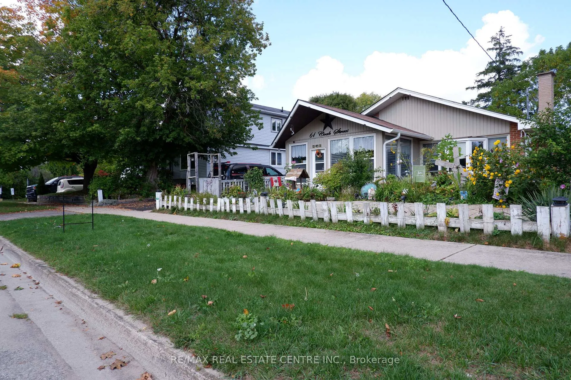 Photo 5 of 61 Cook Street, Halton Hills, Acton — HOMEH