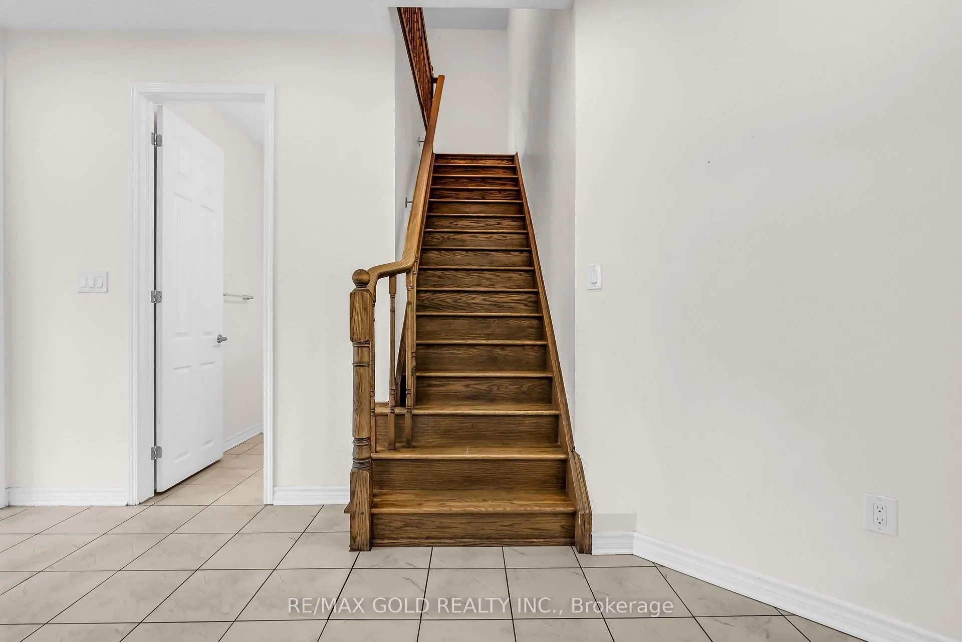 Photo 16 of 46 Mincing Trail, Brampton, Northwest Brampton — HOMEH