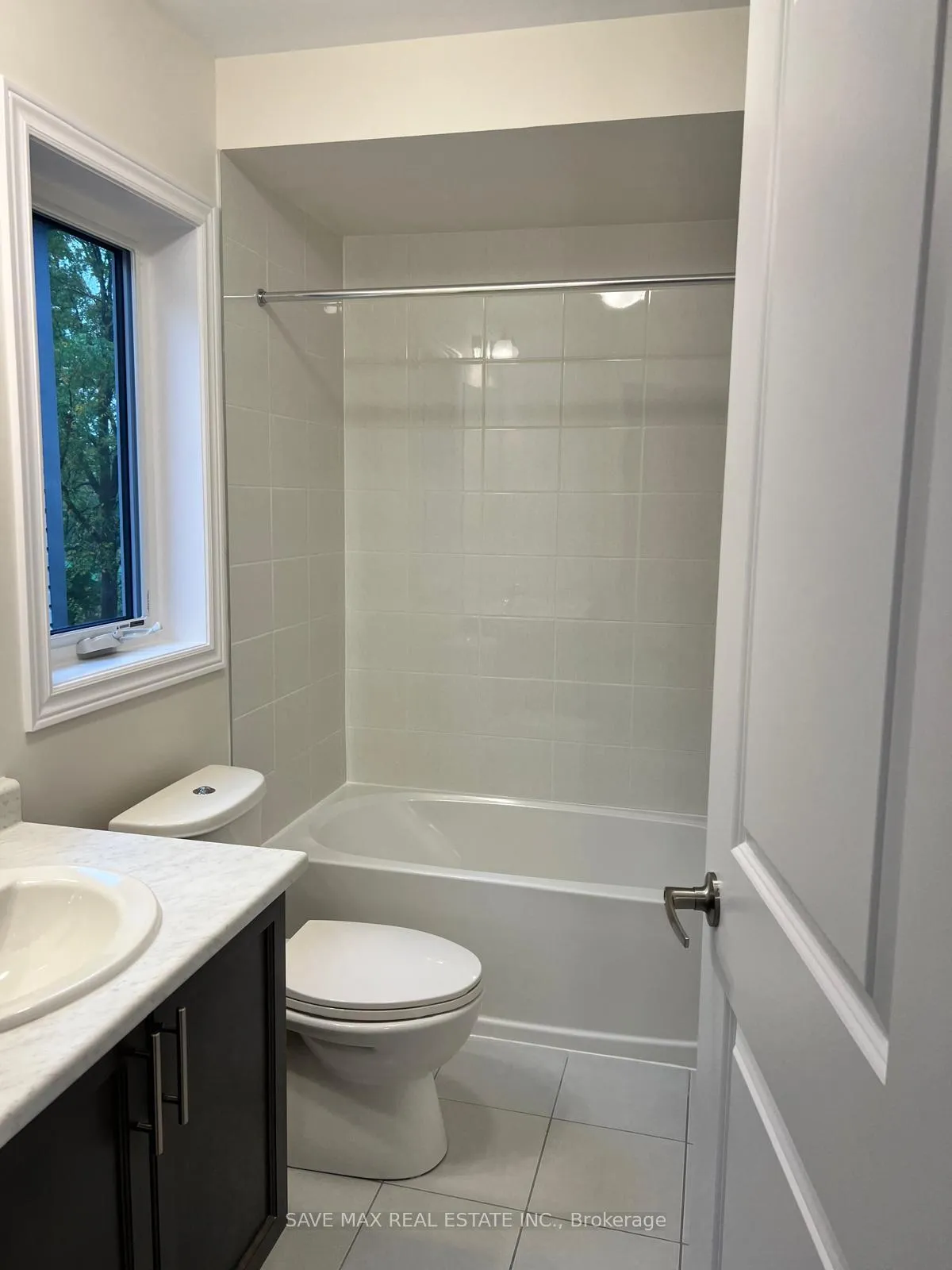 Photo 16 of 268 Broadacre Drive, Kitchener — HOMEH