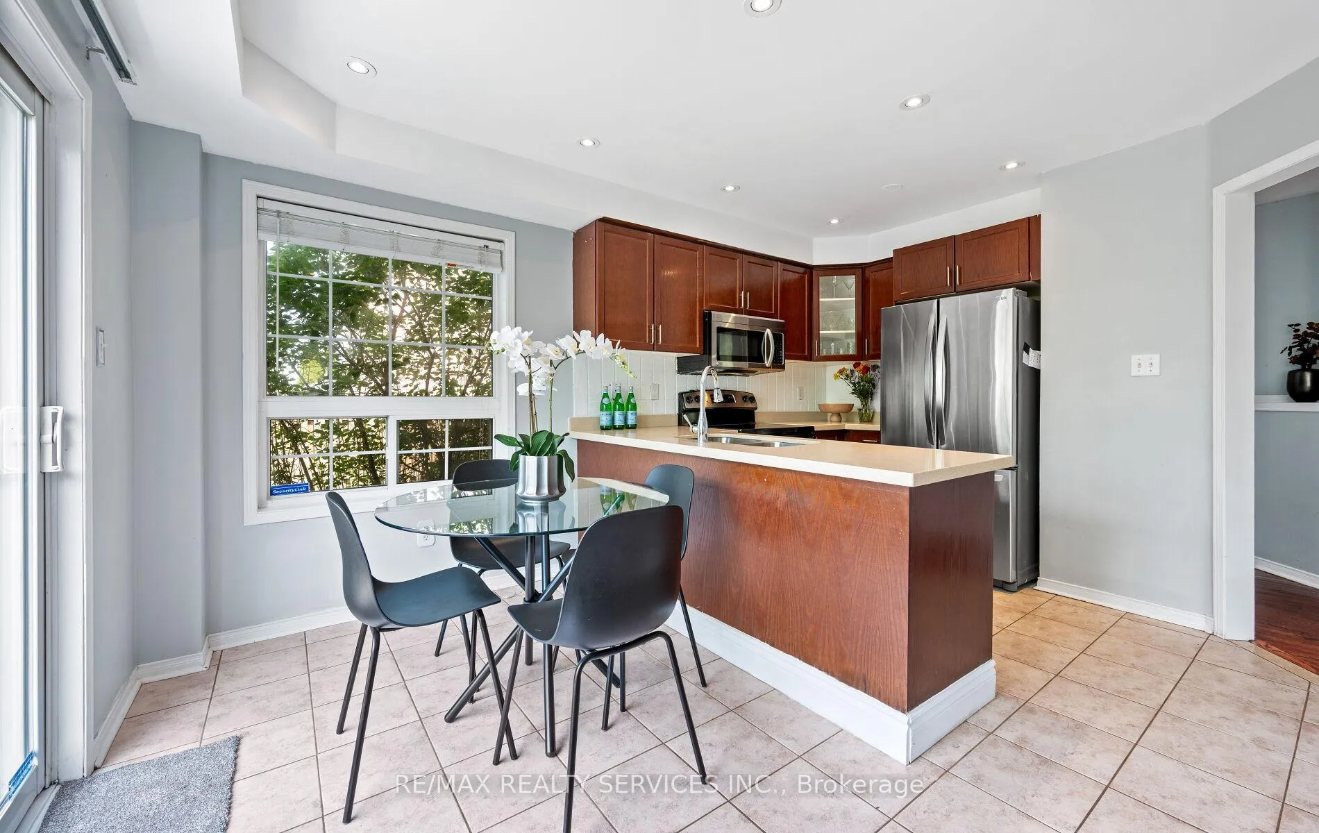Photo 15 of 74 Earl Grey Crescent, Brampton, Fletcher's Meadow — HOMEH