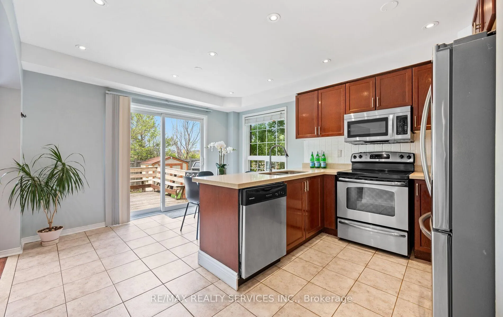 Photo 17 of 74 Earl Grey Crescent, Brampton, Fletcher's Meadow — HOMEH