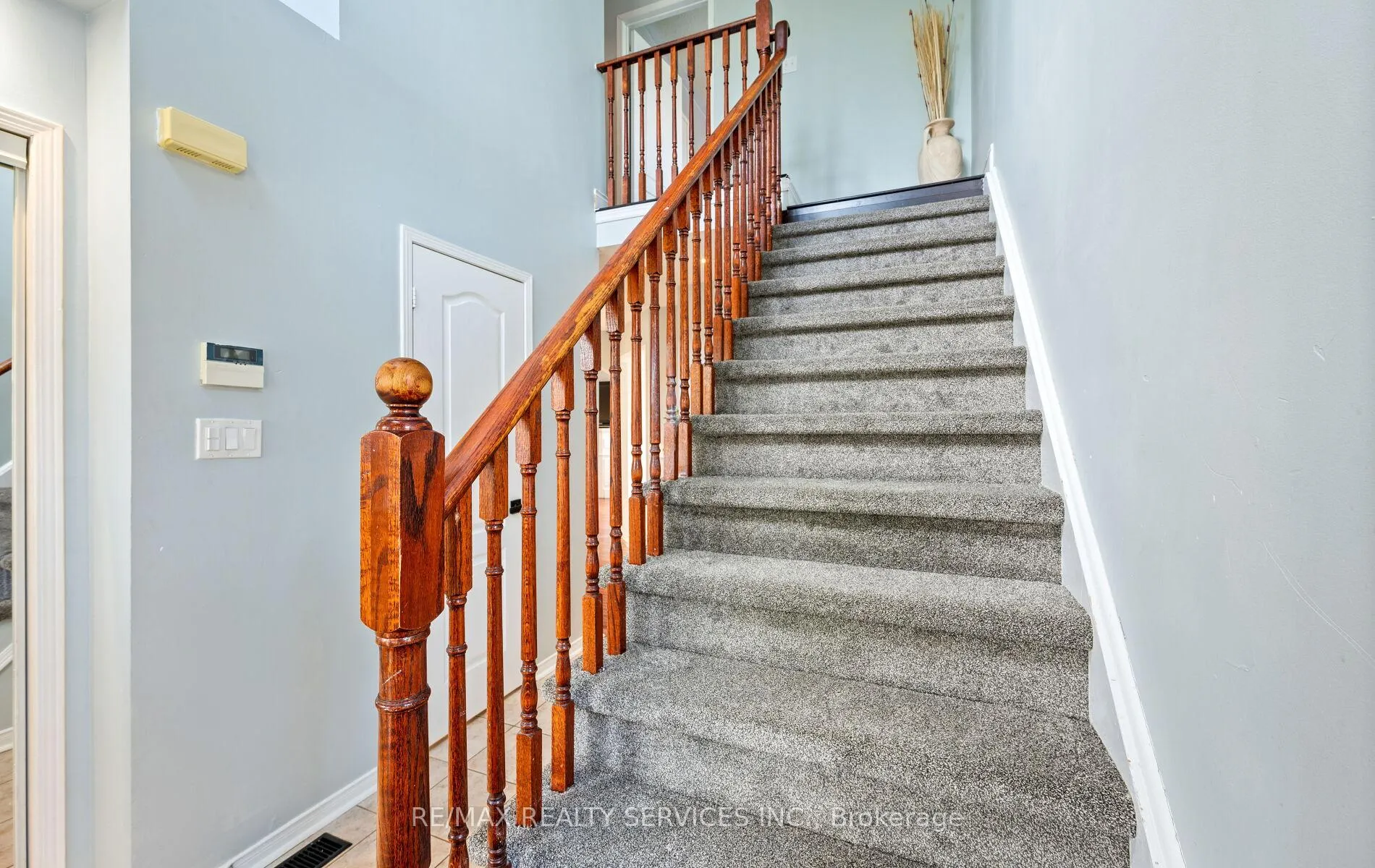 Photo 18 of 74 Earl Grey Crescent, Brampton, Fletcher's Meadow — HOMEH